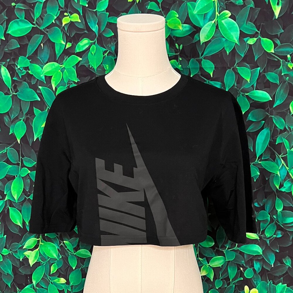 NWOT Nike Half Logo Black Crop T-Shirt (Med)